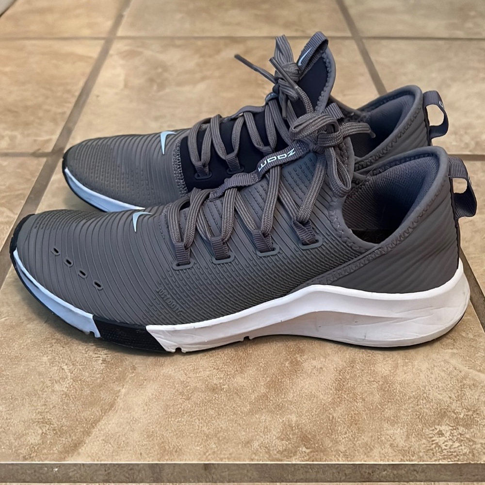 Women’s Nike Zoom shoes-size 8.5